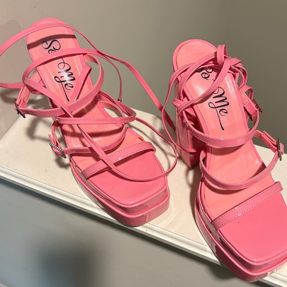 So Me Pink Platform Sandals with Strappy Design - Picture 3 of 4